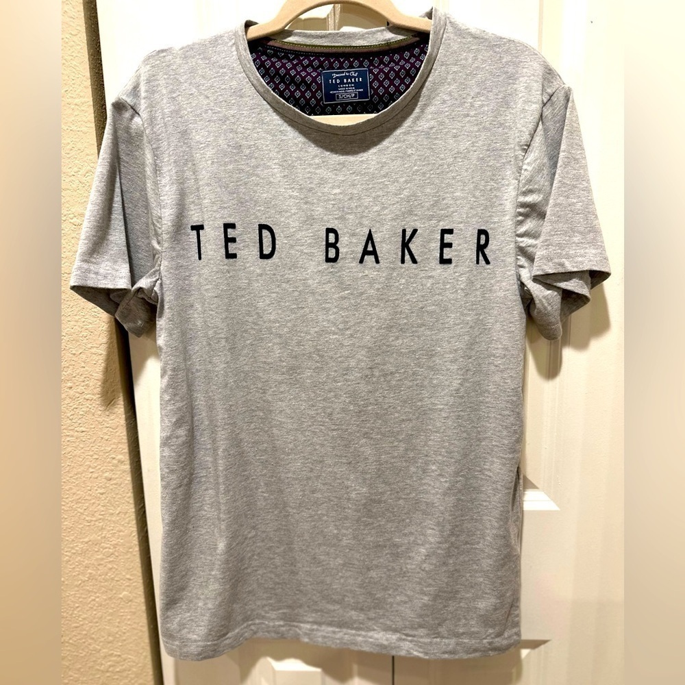 Ted Baker Gray Short Sleeve Logo Front T-Shirt Men’s , size Small